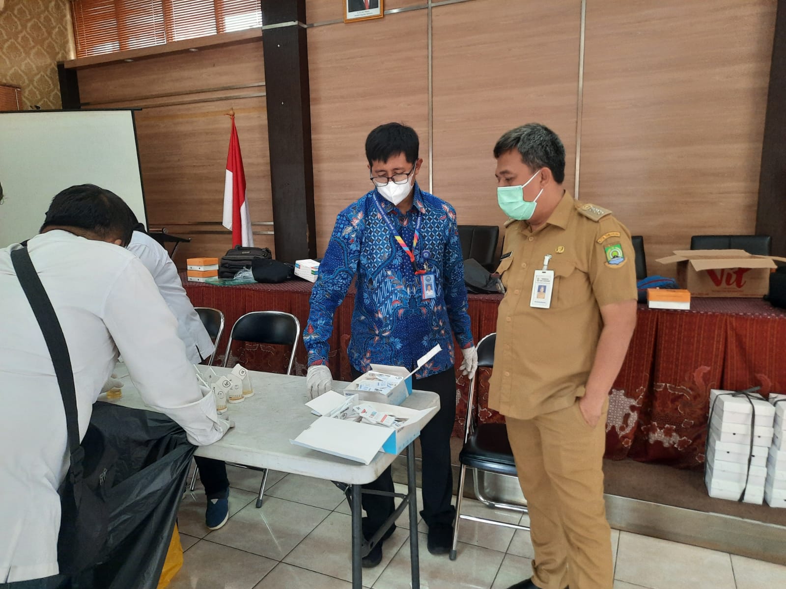Tes Urine Seluruh pegawai Se Kecamatan Cipondoh