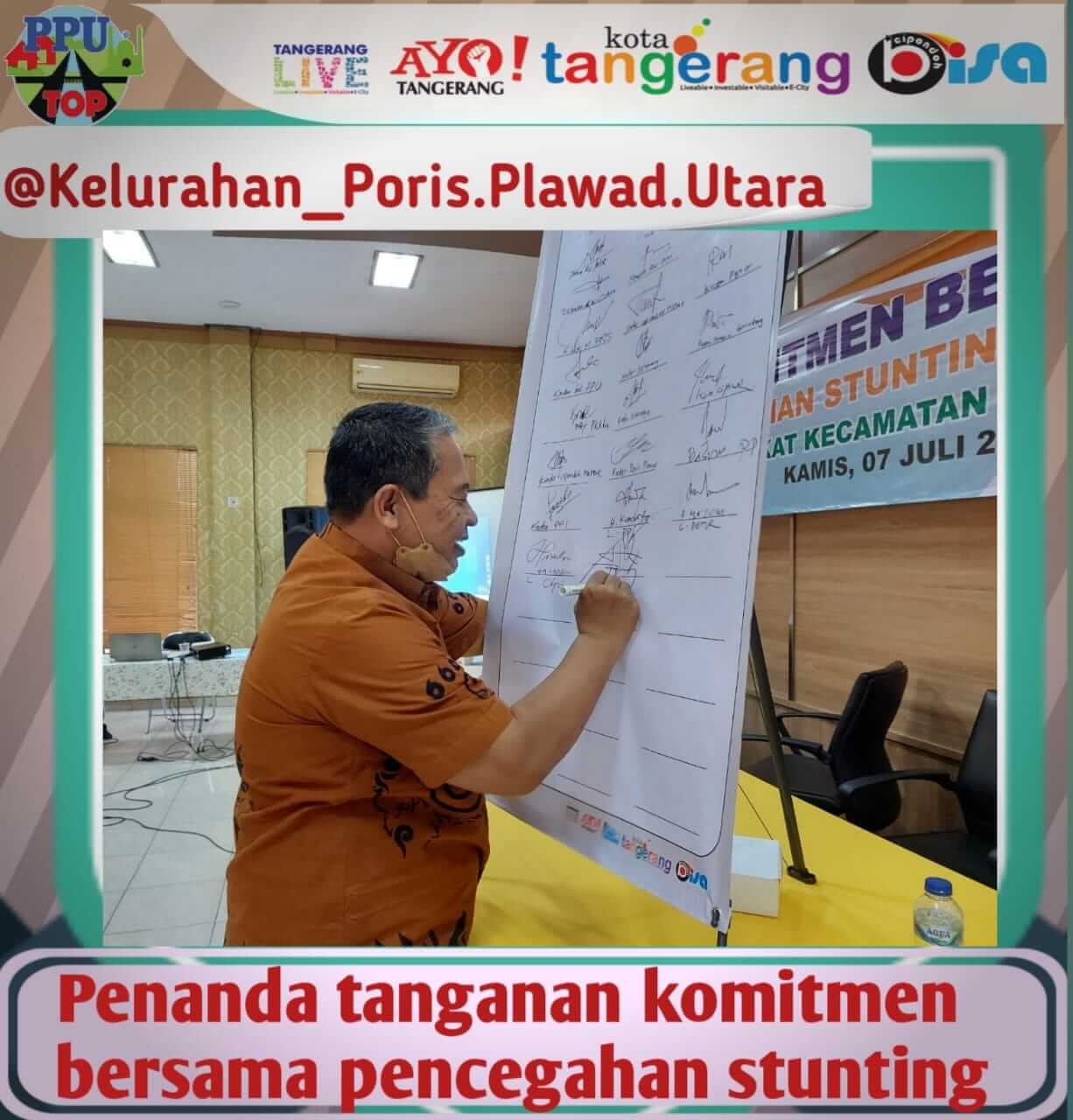 tangan pada spanduk komitmen bersama .