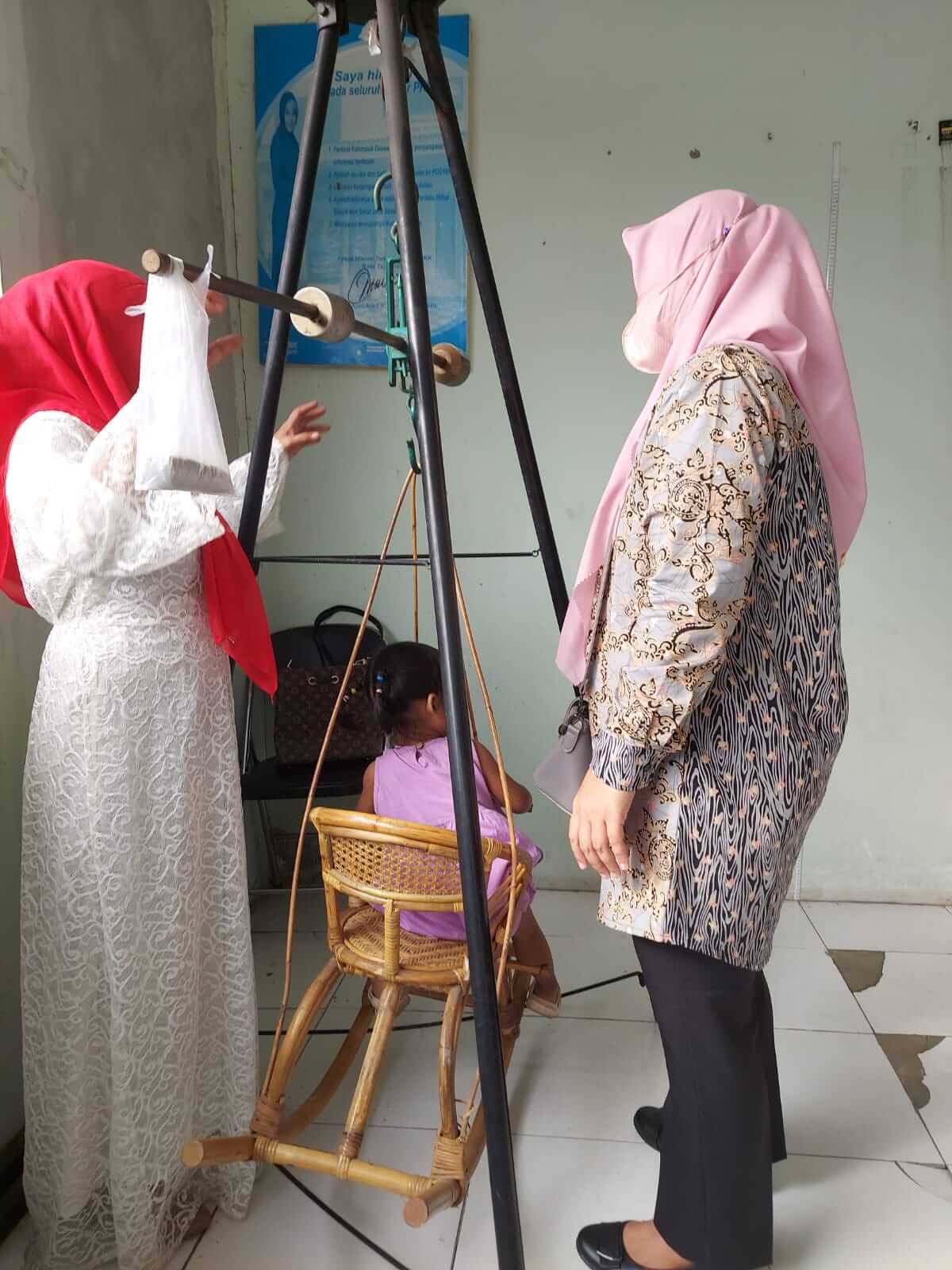 Monitoring Posyandu Elang di Rw.004