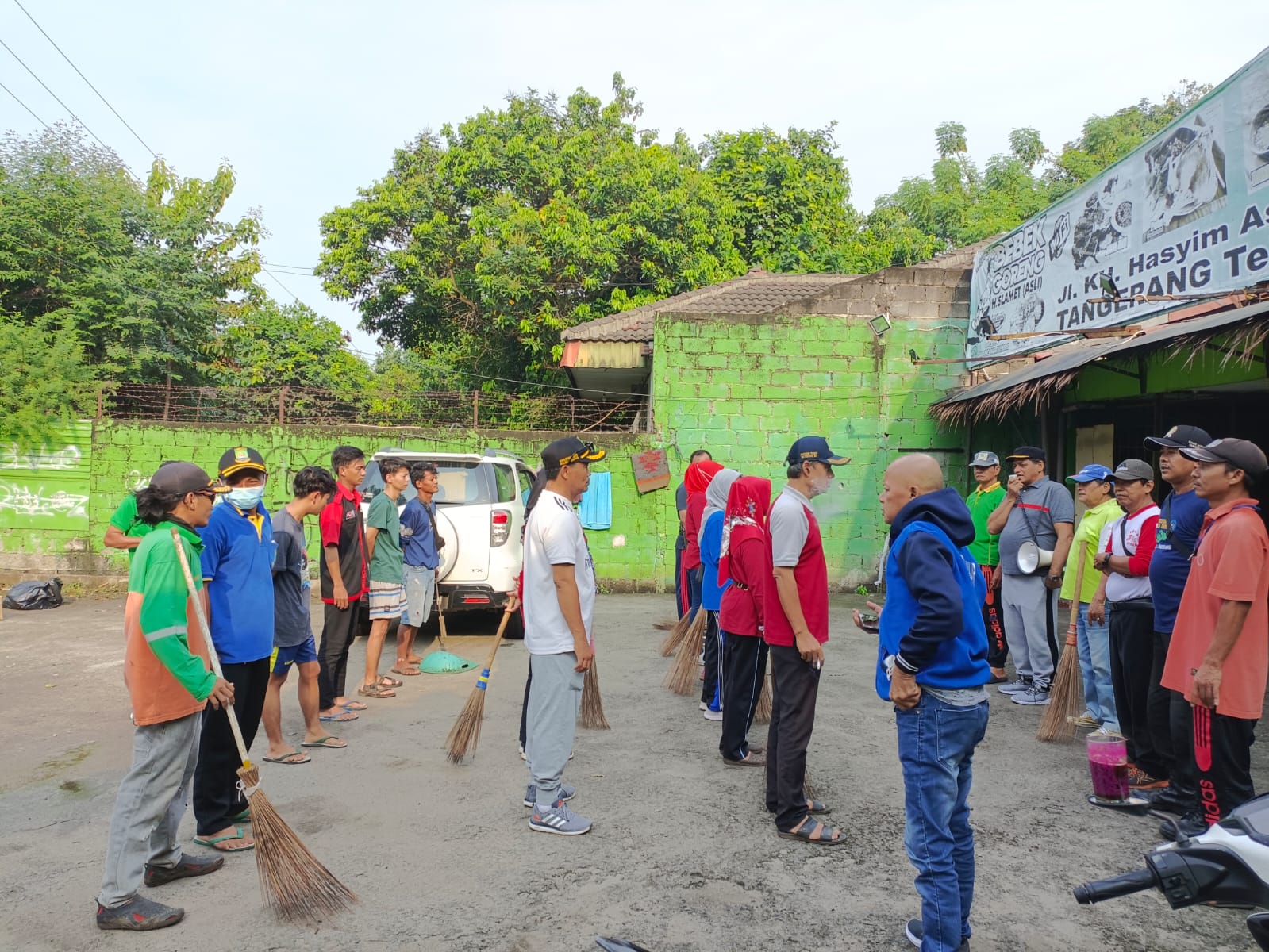 KERJA BAKTI SELURUH WARGA KELURAHAN KENANGA