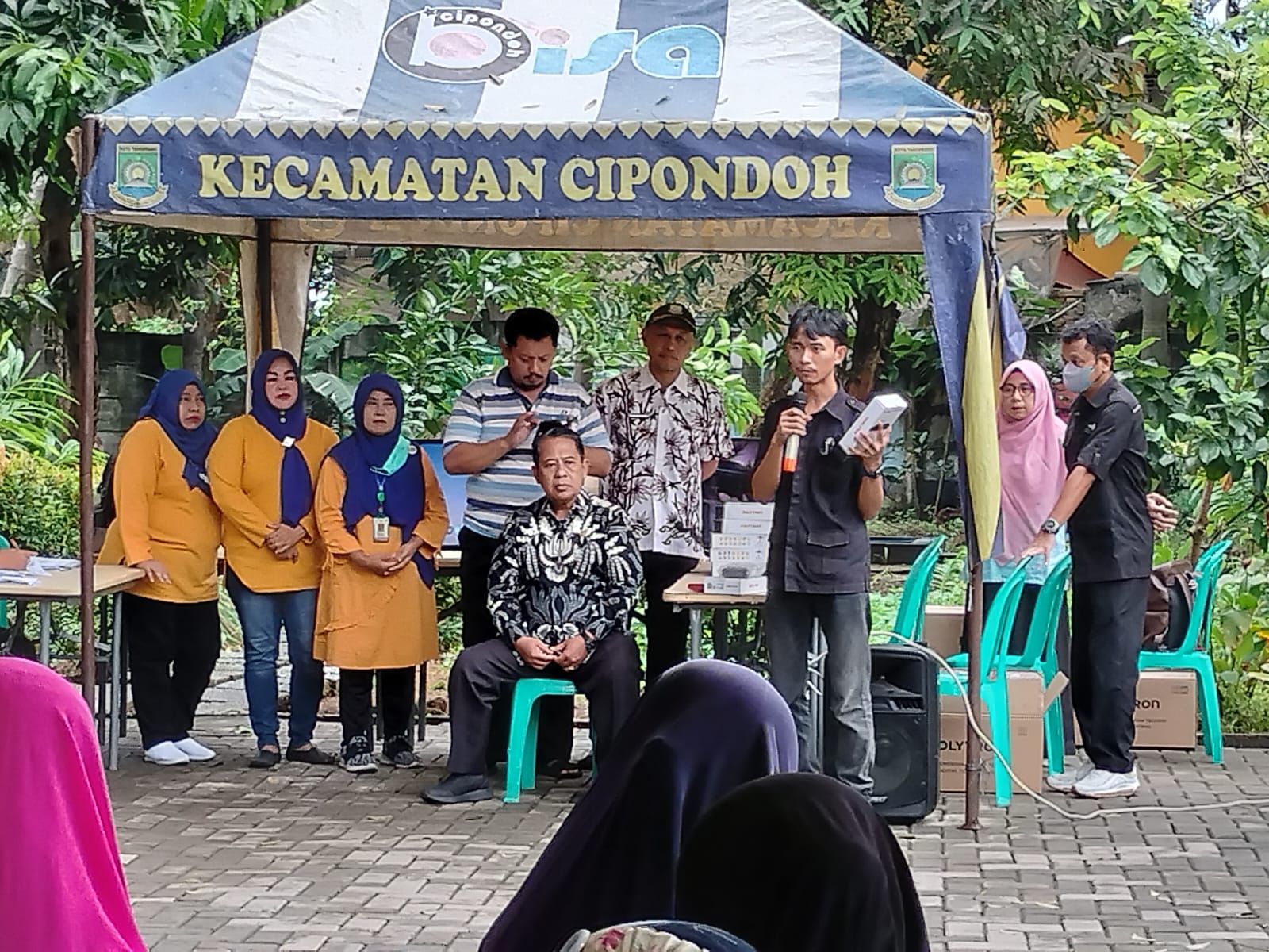 Metro TV Bagikan Set Top Box Gratis di Halaman Kantor Kelurahan Poris Plawad Utara