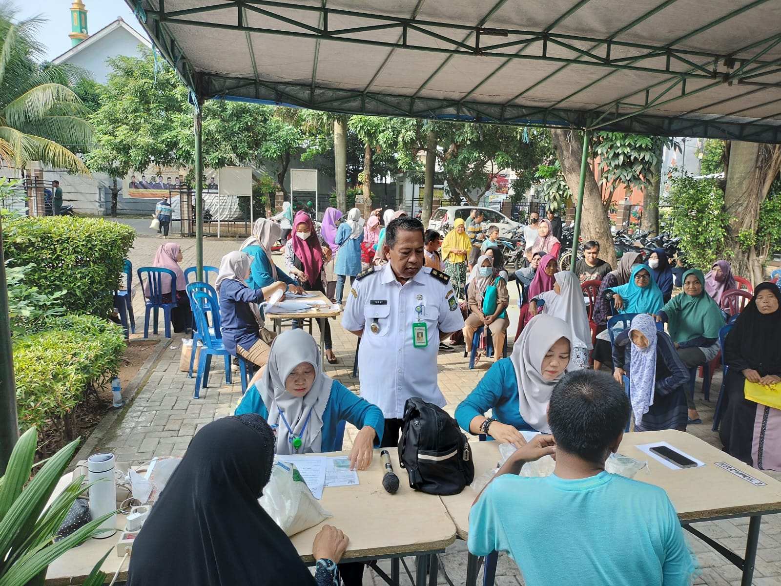 Penyaluran bansos beras CBP BAPANAS Kelurahan Poris Plawad Utara 