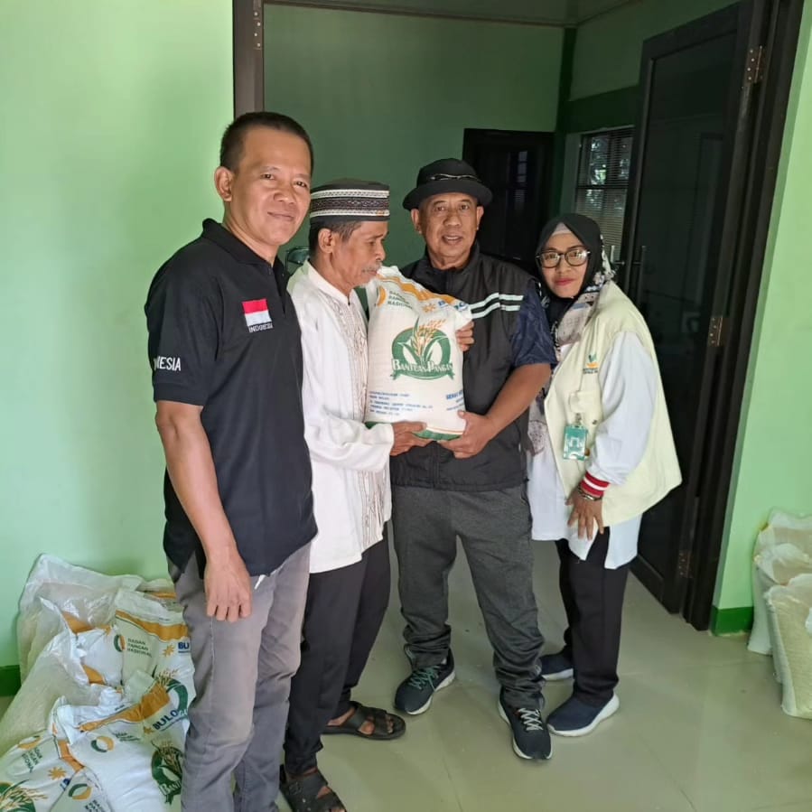 Pembagian Bantuan Sosial Beras dari BAPANAS di Kelurahan Poris Plawad Utara